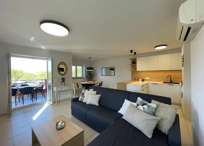 Premium Levant Marina Apartments With Sea View By Locap Group